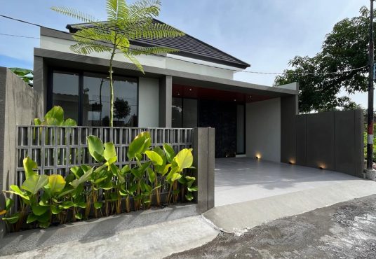 RUmah Mewah Industrialis dekat SD Model