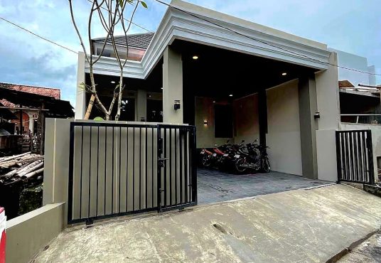 Rumah Mewah Siap Huni dekat Kampus UII Jakal