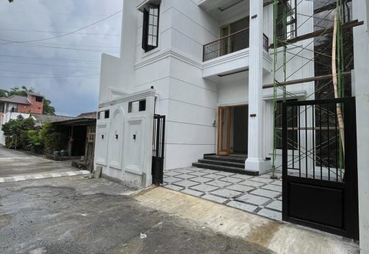 Rumah Mewah Klasik 2 Lantai Pogung dekat Kampus UGM