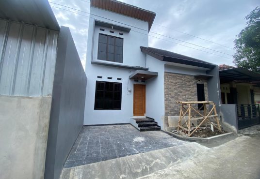 Rumah Baru Cantik Minimalis Dekat Lapangan Potorono