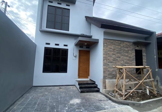 Rumah Baru Cantik Minimalis Dekat Lapangan Potorono