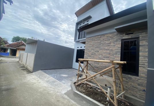 Rumah Baru Cantik Minimalis Dekat Lapangan Potorono