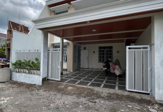 Rumah Mewah 2 Lantai Modern Dekat Budi Mulia