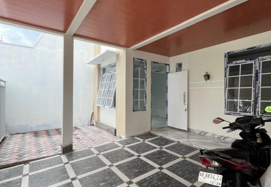 Rumah Mewah 2 Lantai Modern Dekat Budi Mulia