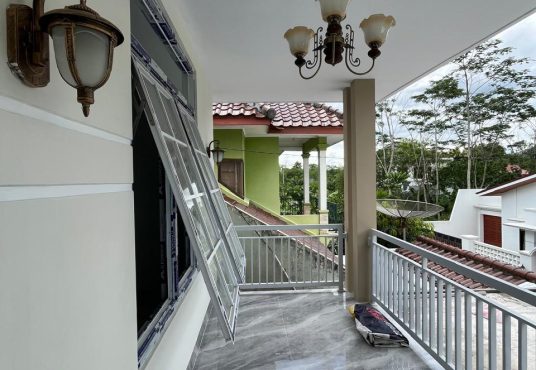 Rumah Mewah 2 Lantai Modern Dekat Budi Mulia