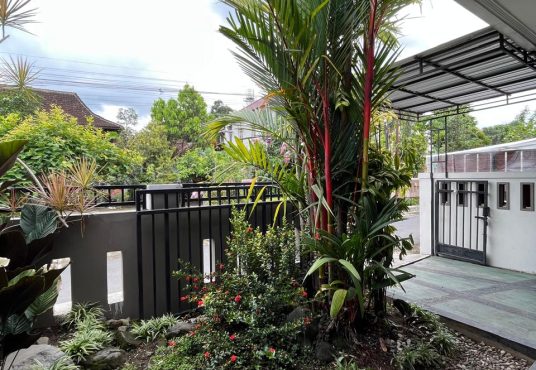 Rumah Luas Strategis di Lempongsari cocok untuk Homestay