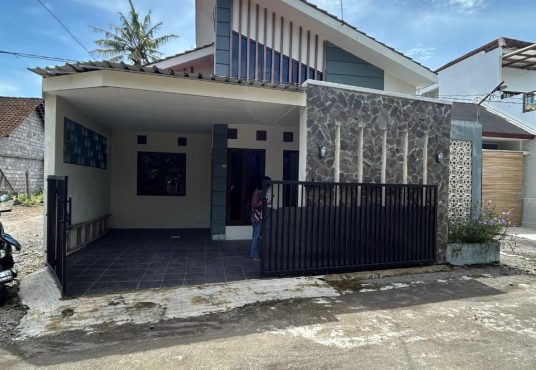 Rumah Semi Furnished jakal km 11