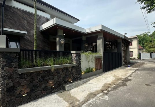 Rumah baru limasan Modern dekat Kampus UII