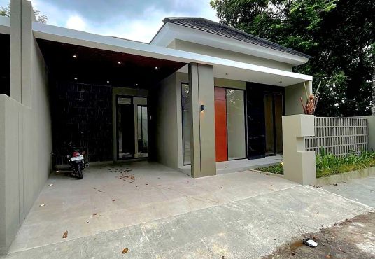 Rumah Modern Kontemporer dekat Pasar Jangkang