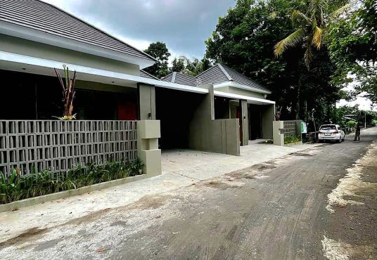 Rumah Modern Kontemporer dekat Pasar Jangkang