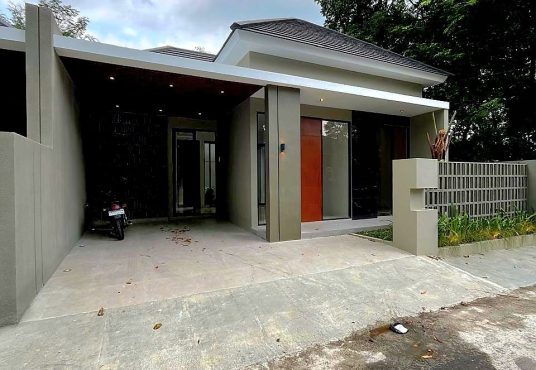 Rumah Modern Kontemporer dekat Pasar Jangkang