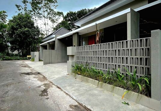 Rumah Modern Kontemporer dekat Pasar Jangkang