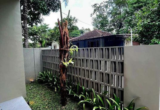 Rumah Modern Kontemporer dekat Pasar Jangkang