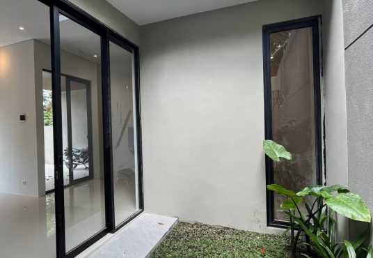 Rumah Modern Kontemporer dekat Pasar Jangkang