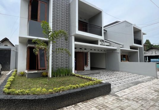 Rumah Baru 2 Lantai Perumahan Jakal km 8