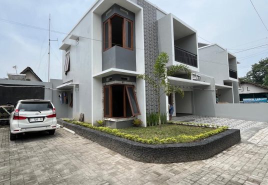 Rumah Baru 2 Lantai Perumahan Jakal km 8