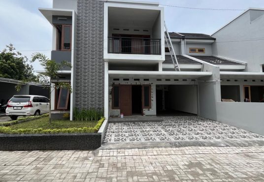 Rumah Baru 2 Lantai Perumahan Jakal km 8