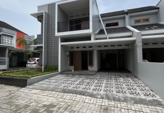 Rumah Baru 2 Lantai Perumahan Jakal km 8