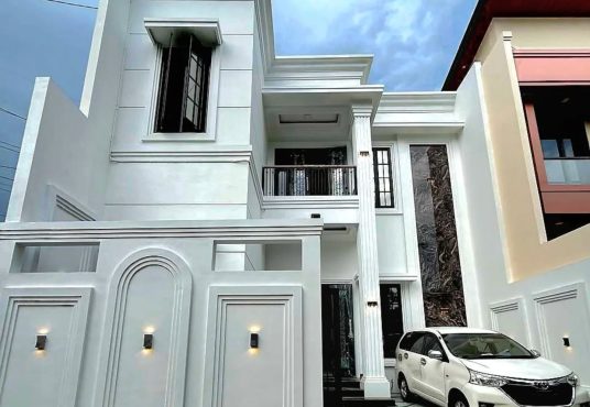 Rumah Classic 2 lantai Plemburan dekat UGM