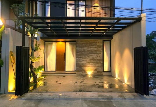 Rumah Modern 2 Lantai Kontemporer dekat Jogjabay