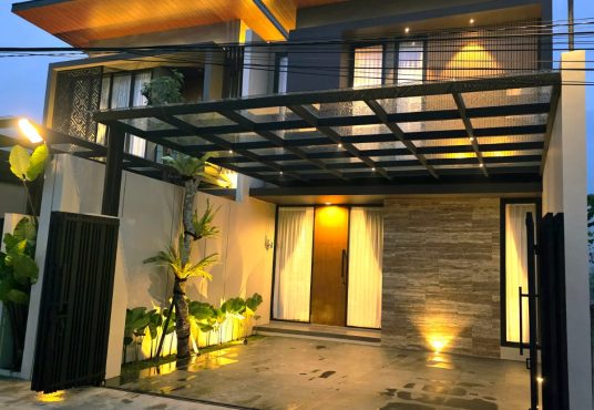 Rumah Modern 2 Lantai Kontemporer dekat Jogjabay