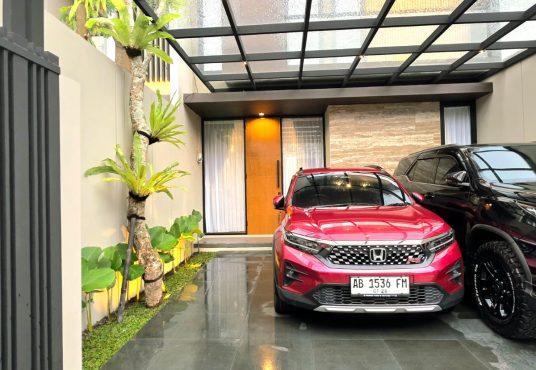 Rumah Modern 2 Lantai Kontemporer dekat Jogjabay