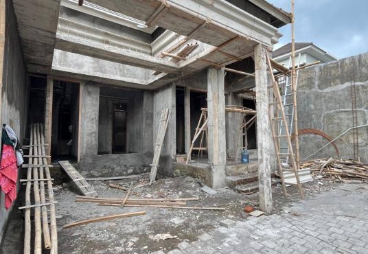 Rumah Mewah Classic Griya Sahabat 6 Purwomartani