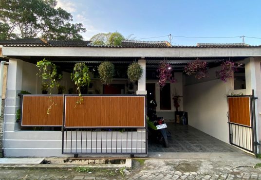 Rumah Cantik Full Furnished Dalam Perumahan di Banguntapan