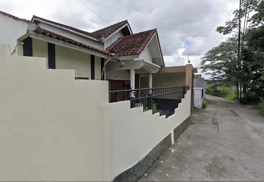 Rumah Luas Strategis Jakal km 12 dekat Al-Azhar dan UII