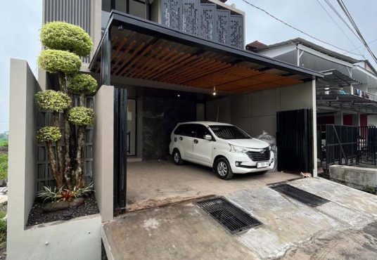 Rumah Mewah 2 Lantai Kontemporer dekat Balai Desa Purwomartani
