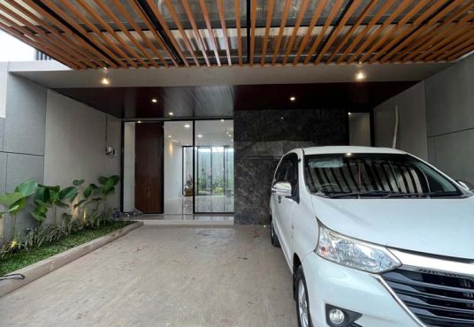 Rumah Mewah 2 Lantai Kontemporer dekat Balai Desa Purwomartani