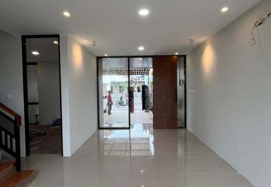 Rumah Mewah 2 Lantai Kontemporer dekat Balai Desa Purwomartani