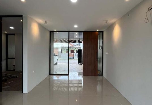 Rumah Mewah 2 Lantai Kontemporer dekat Balai Desa Purwomartani