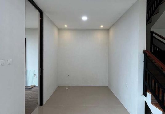 Rumah Mewah 2 Lantai Kontemporer dekat Balai Desa Purwomartani