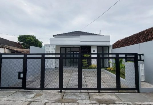 Rumah Cantik Modern dekat Sleman City Hall
