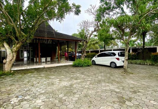 Villa Luas dengan Kolam Renang di Jakal km 11 dekat UII