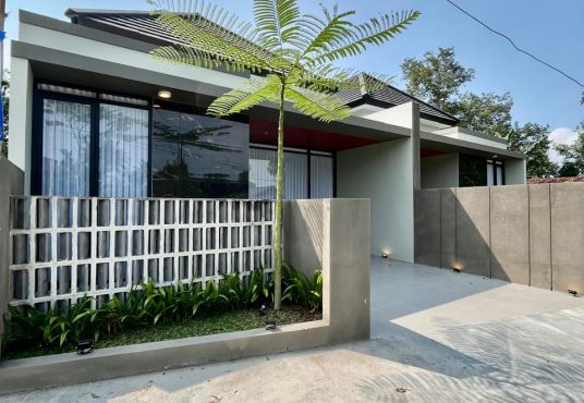 Rumah Cantik Modern Minimalis dekat Kampus UII
