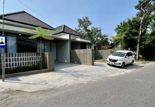 Rumah Cantik Modern Minimalis dekat Kampus UII