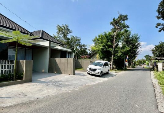 Rumah Cantik Modern Minimalis dekat Kampus UII