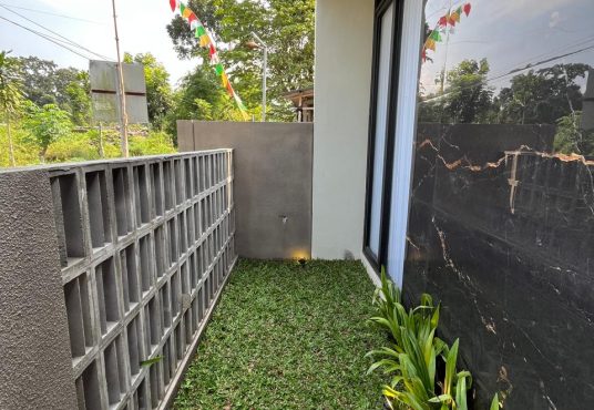 Rumah Cantik Modern Minimalis dekat Kampus UII