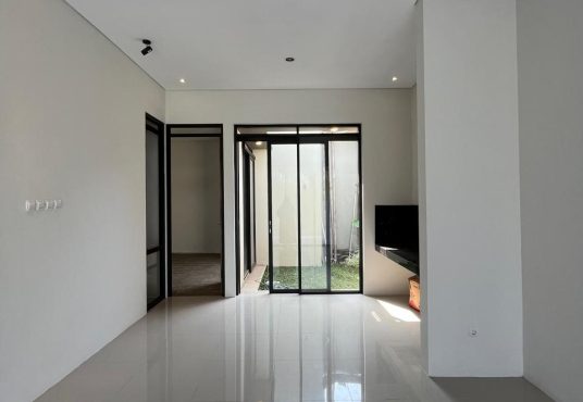 Rumah Cantik Modern Minimalis dekat Kampus UII
