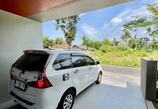 Rumah Cantik Modern Minimalis dekat Kampus UII