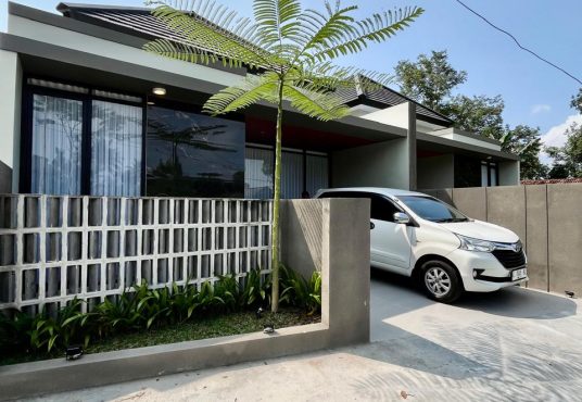 Rumah Cantik Modern Minimalis dekat Kampus UII