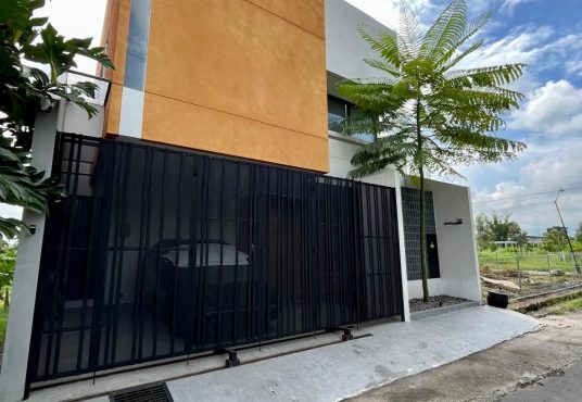 Rumah Villa Jl. Damai dekat UGM