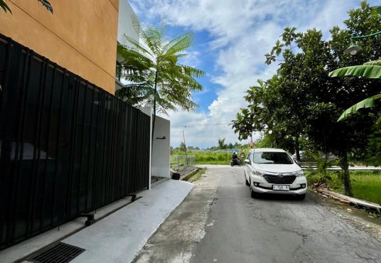 Rumah Villa Jl. Damai dekat UGM