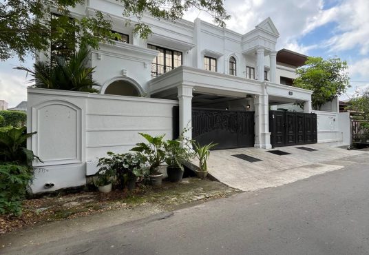 Rumah MEWAH ala SULTAN Semi Furnished dekat Kota Jogja