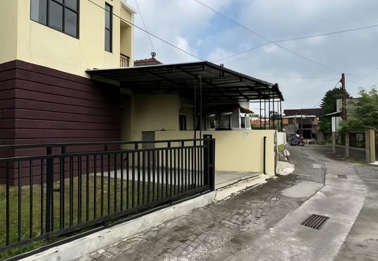 Rumah 2 lantai minimalis Jl. Damai Jakal km 8 dekat UGM