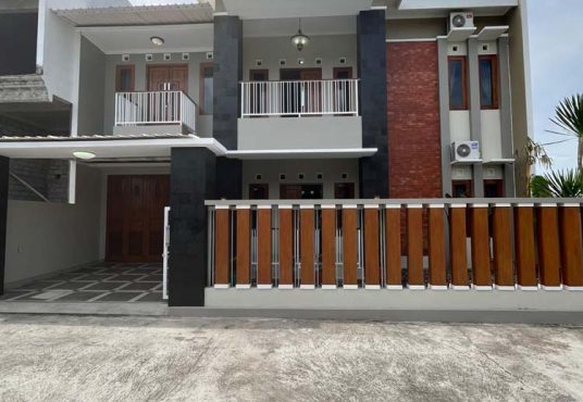 Rumah Mewah 2 lantai Luas dekat exit Tol