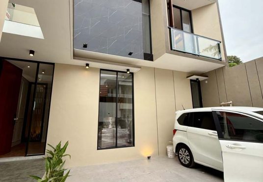Rumah 2 lantai Modern Kontemporer dekat Jogjabay Waterpark