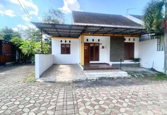 Rumah cantik minimalis di Wiyoro Dekat Blok O akses jalan lebar keamanan 24 jam